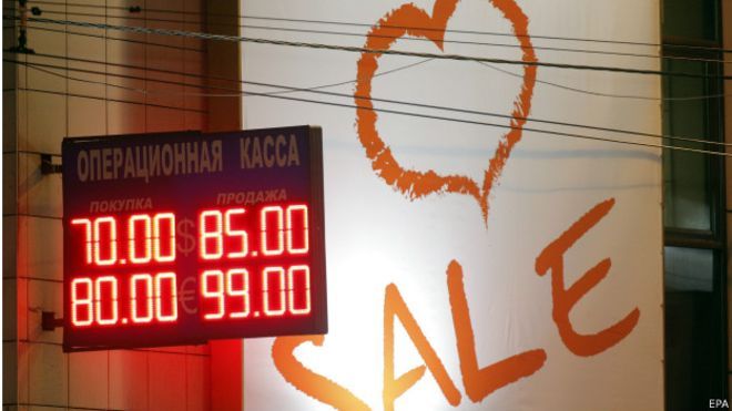 141216191204_currency_exchange_moscow_rouble_dollar_624x351_epa.jpg